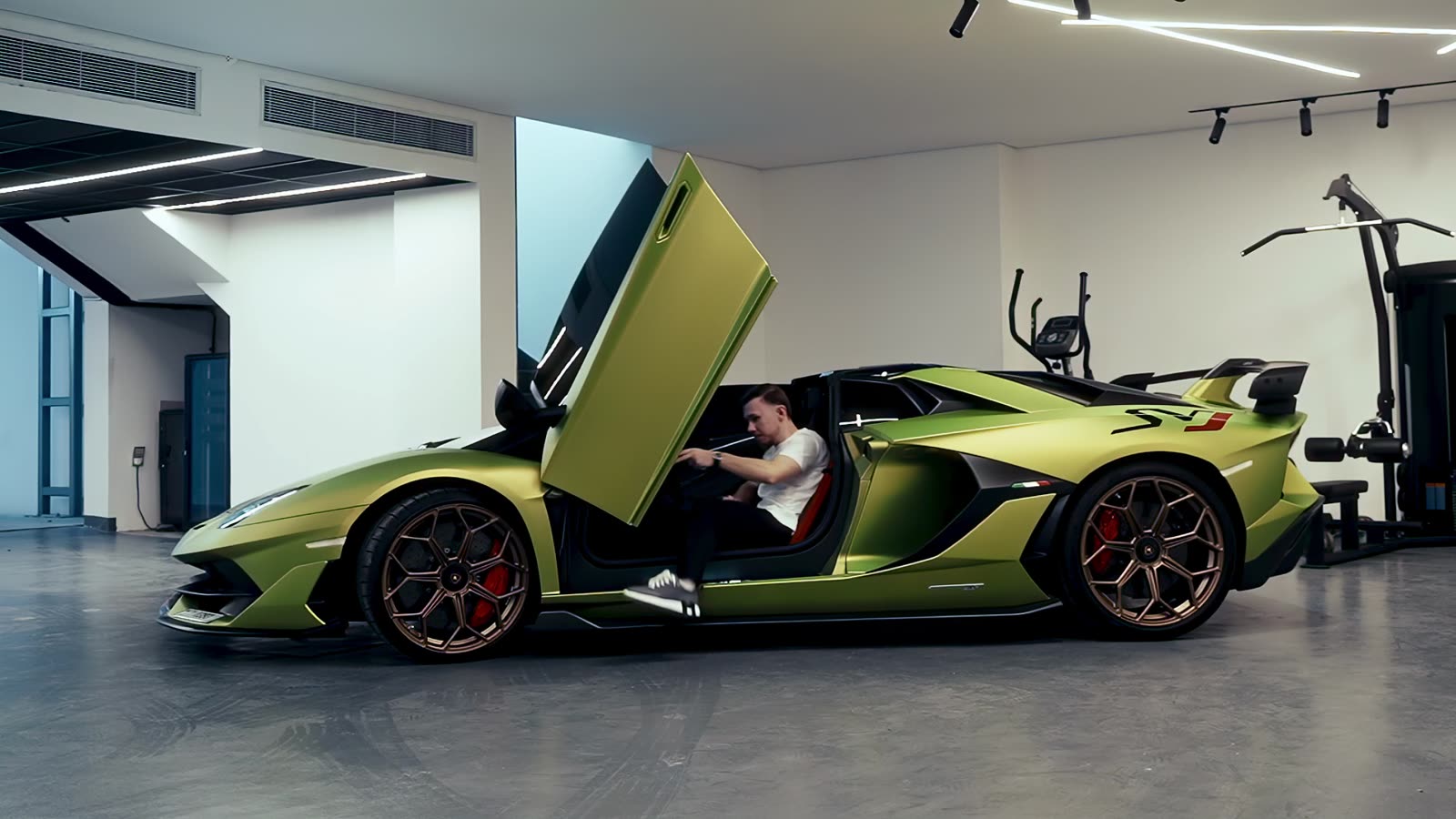Still frame — Aventador SVJ — Lifestyle